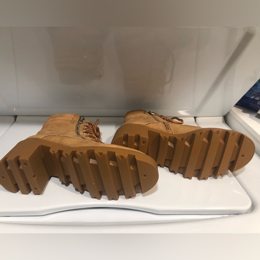 Women’s Lace-Up Chunky Heel Boots in Tan - Picture 4 of 7